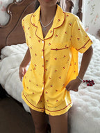 Pijama Americano Feminino Manga Curta e Short com Estampa Xadrez com Cereja