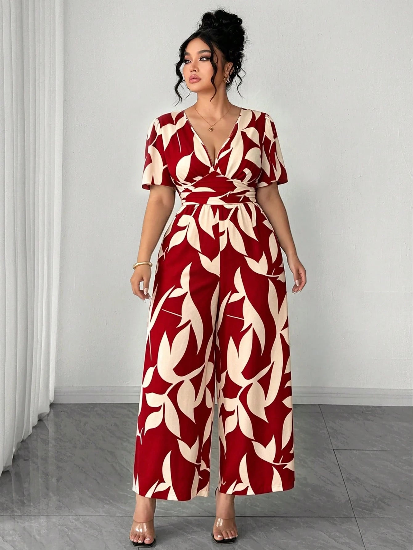 Macacão Pantalona Plus Size Estampado Floral Manga Curta
