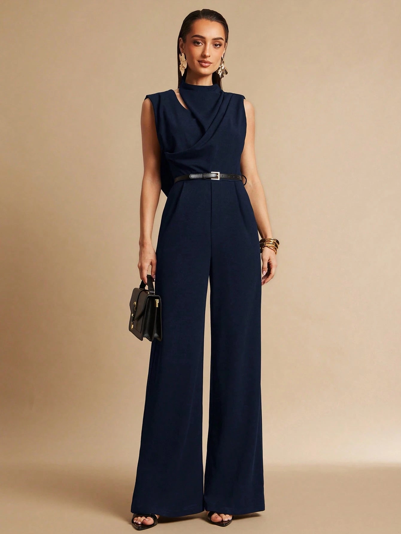 Macacão Feminino Elegante Chique com Pregas e Sem Mangas