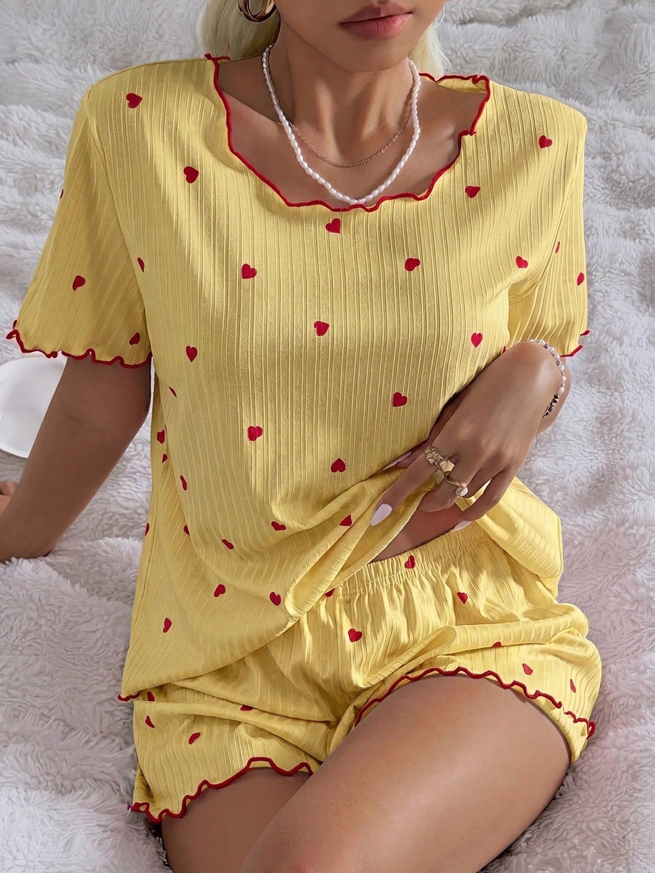 Pijama Feminino Blusa e Short Confortável Estampa Coração