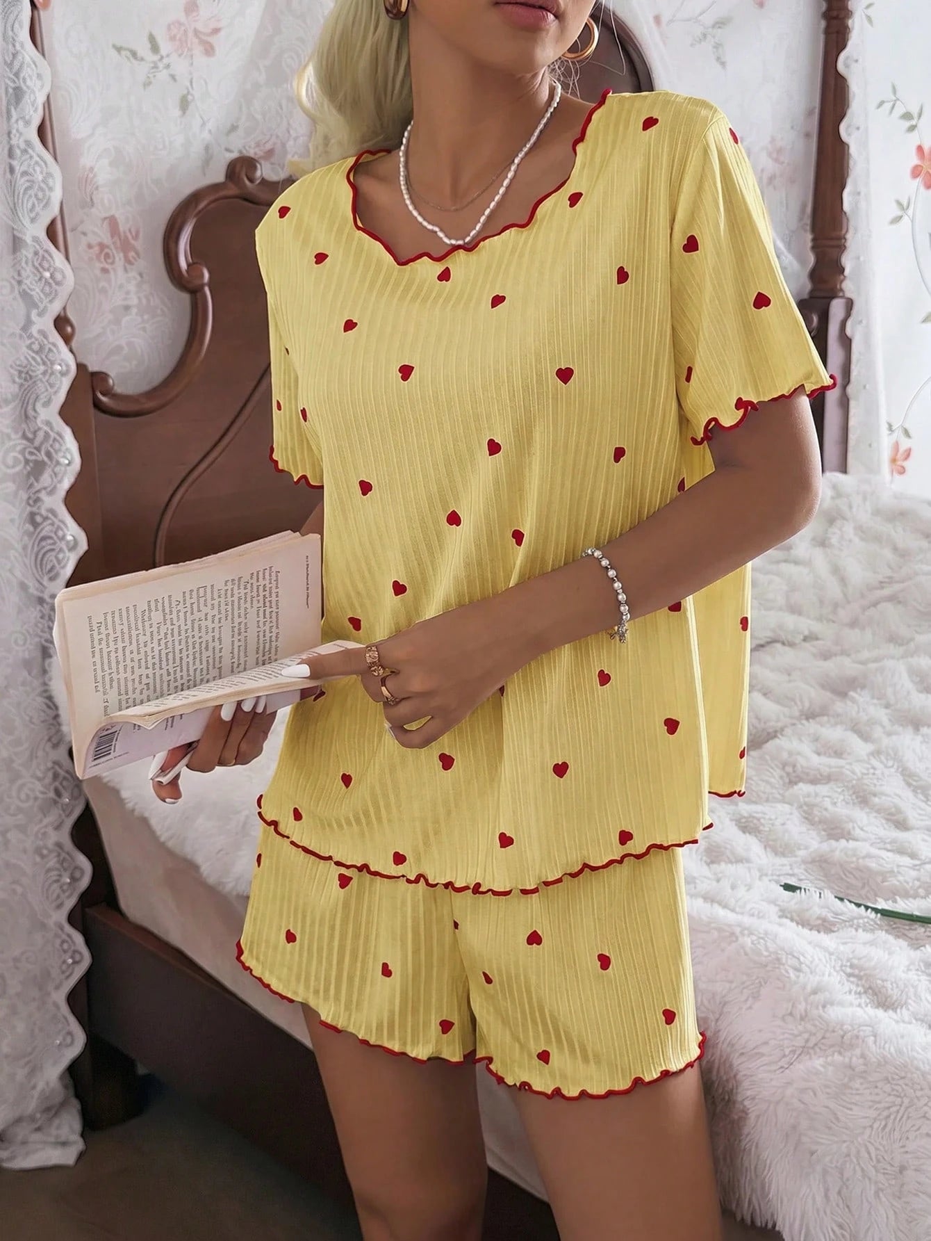 Pijama Feminino Blusa e Short Confortável Estampa Coração