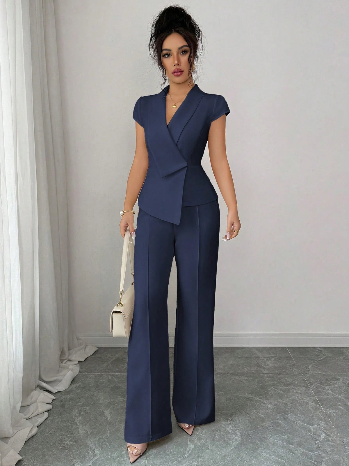 Elenzga Conjunto Elegante Feminino de 2 Peças em Azul-Petróleo, Blusa com Gola Assimétrica Cruzada, Manga Borboleta e Cintura Marcada & Calça com Cintura Elástica, Look de Verão para Trabalho e Deslocamento