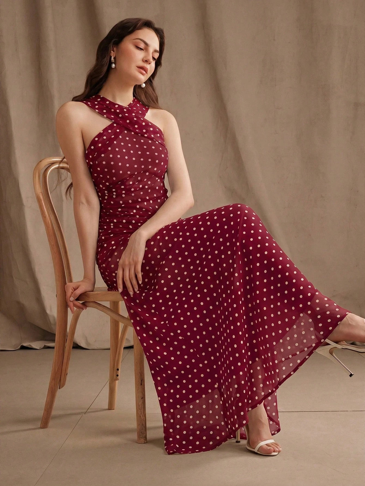 Anewsta Vestido Longo Elegante e Sexy para Mulheres, Primavera/Verão, Novo, Moda para Férias, Encontro, Casamento e Passeio, Ombro Frio, Poá, Gola Halter, Sem Mangas