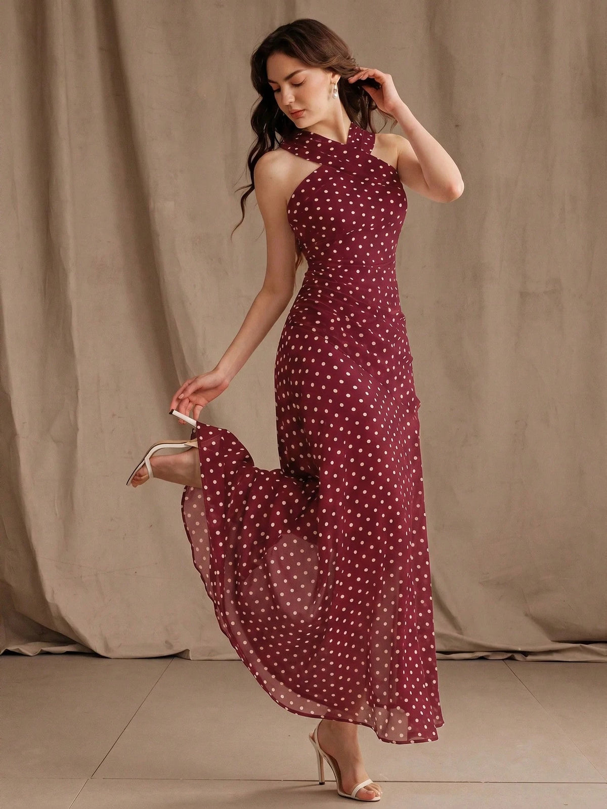 Anewsta Vestido Longo Elegante e Sexy para Mulheres, Primavera/Verão, Novo, Moda para Férias, Encontro, Casamento e Passeio, Ombro Frio, Poá, Gola Halter, Sem Mangas