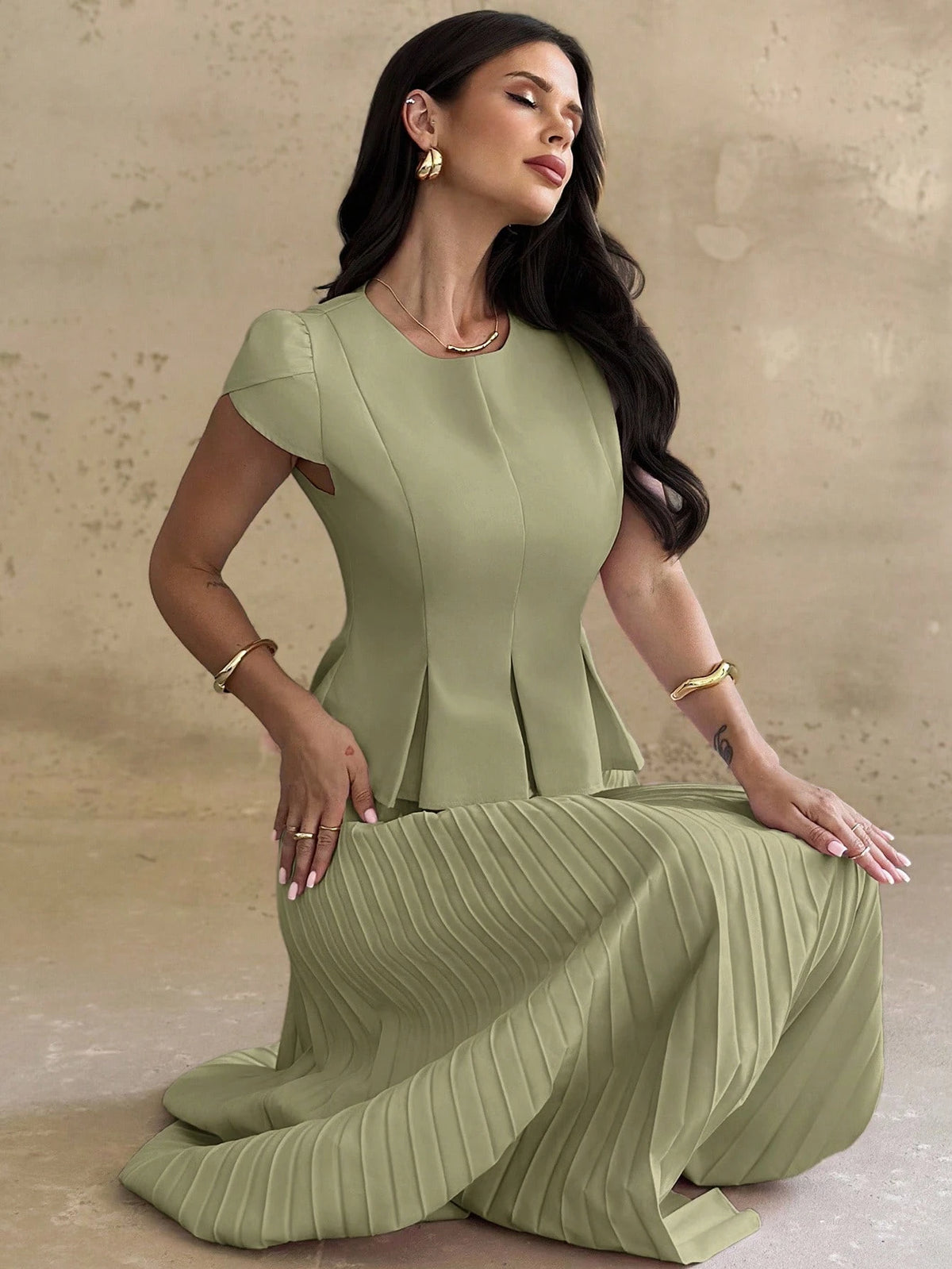 Firerie Conjunto Feminino 2 Peças com Top de Gola Redonda e Saia Plissada, Cor Sólida, Casual Elegante para Uso Diário e Escritório, Marrom Escuro, Outono, Formatura, Aniversário