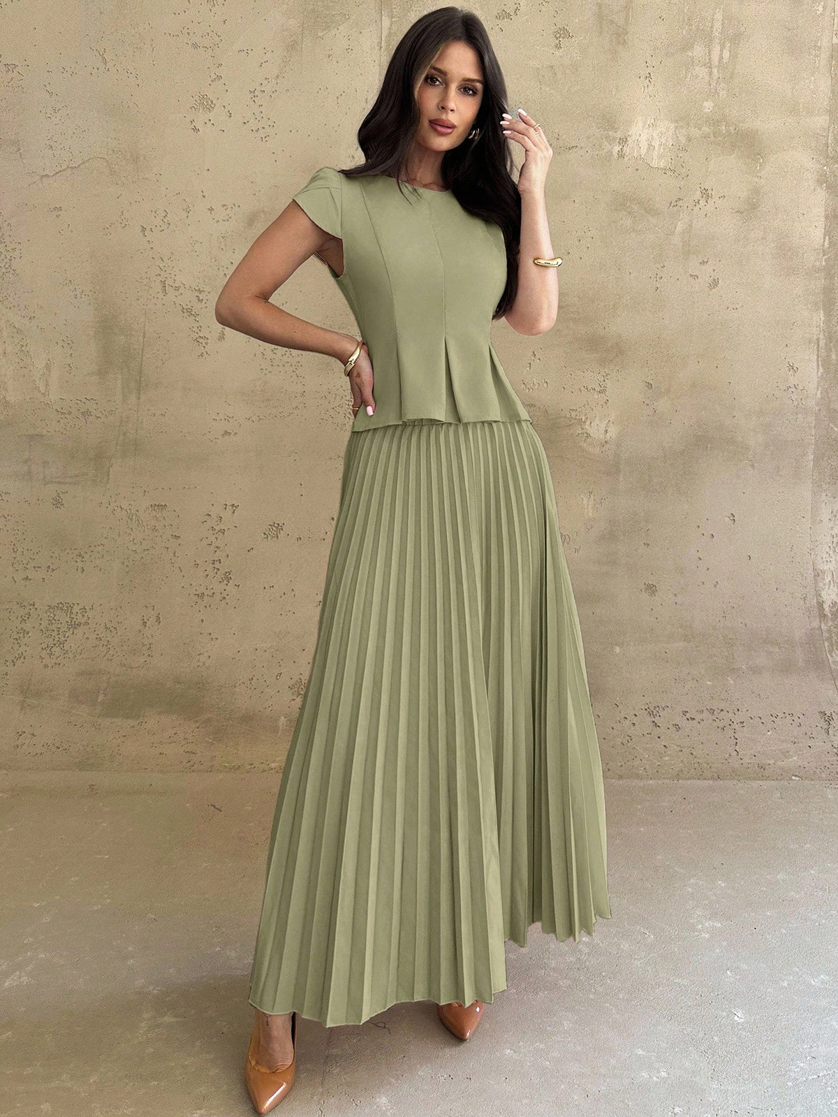 Firerie Conjunto Feminino 2 Peças com Top de Gola Redonda e Saia Plissada, Cor Sólida, Casual Elegante para Uso Diário e Escritório, Marrom Escuro, Outono, Formatura, Aniversário