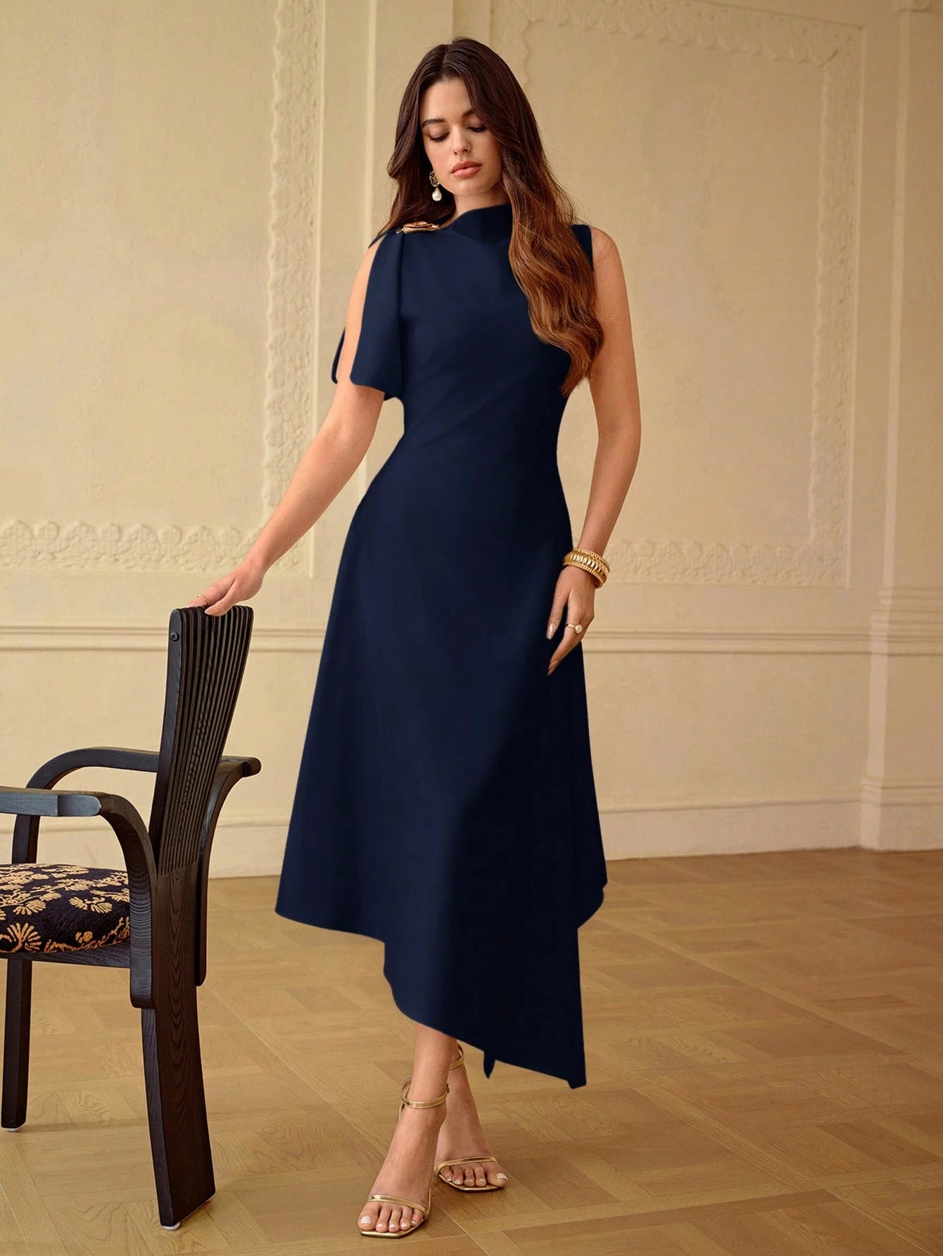 Vestido Midi Feminino Elegante Bainha Assimétrica com Detalhe no Ombro