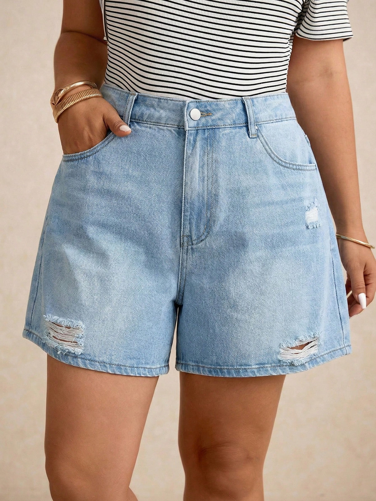 Short Jeans Plus Size Feminino com Bolsos