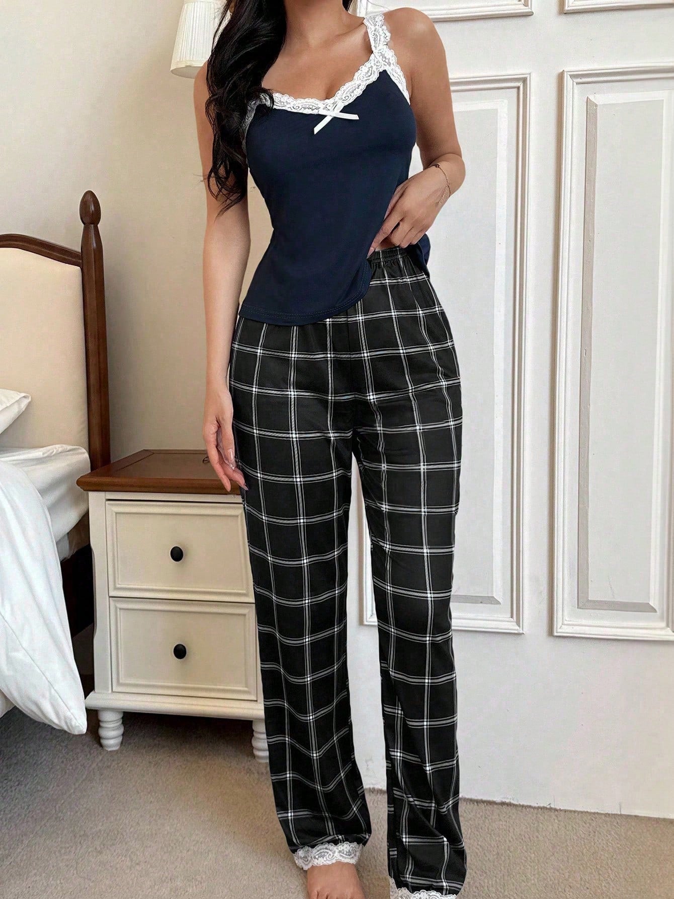 Pijama Feminino de Malha Regata e Calça Xadrez