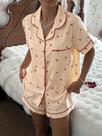 Pijama Americano Feminino Manga Curta e Short com Estampa Xadrez com Cereja