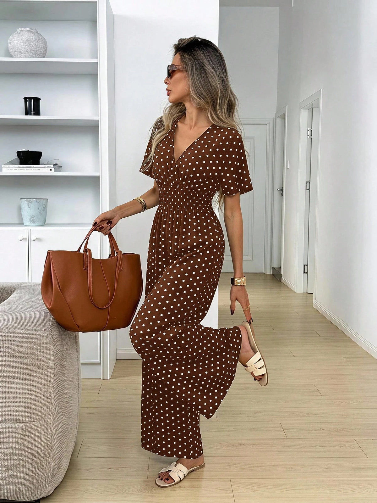 Macacão Pantalona Feminino Estampa de Poá Decote V Manga Curta