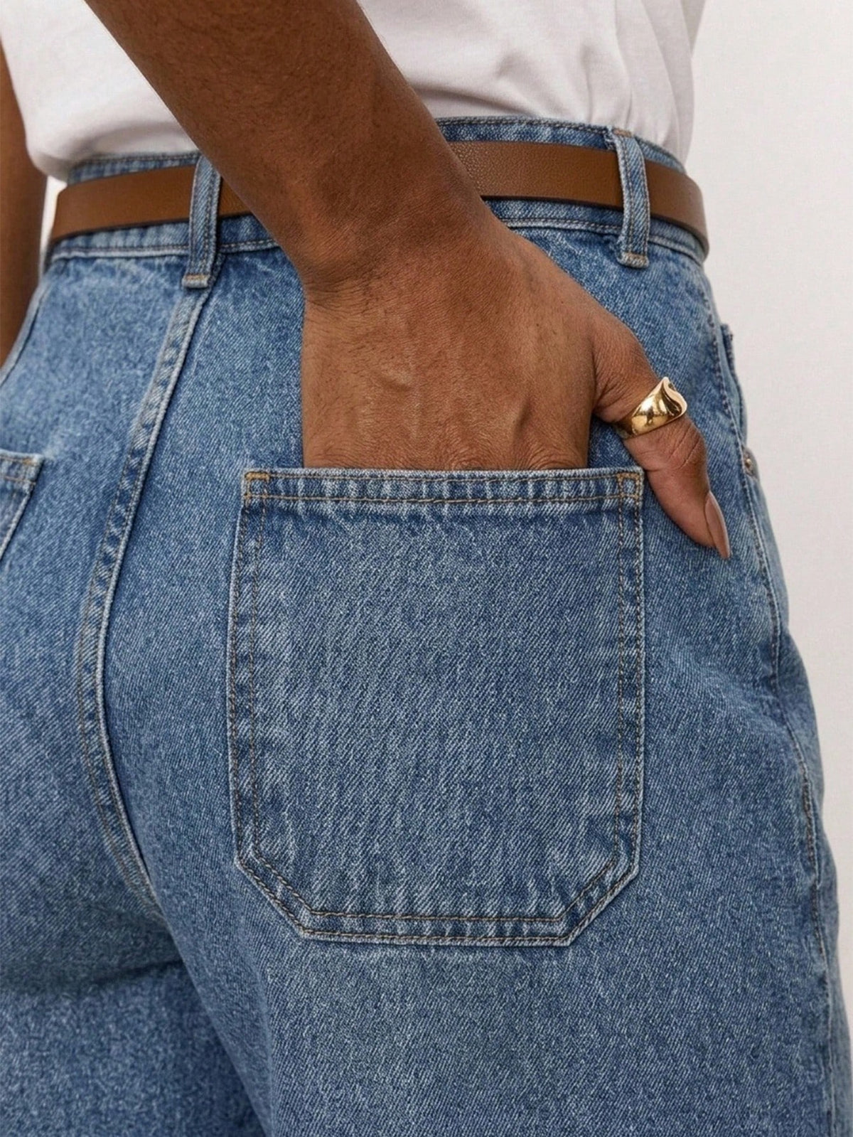 Bermuda Jeans Feminina Alfaiatada com CintoElegante Executiva