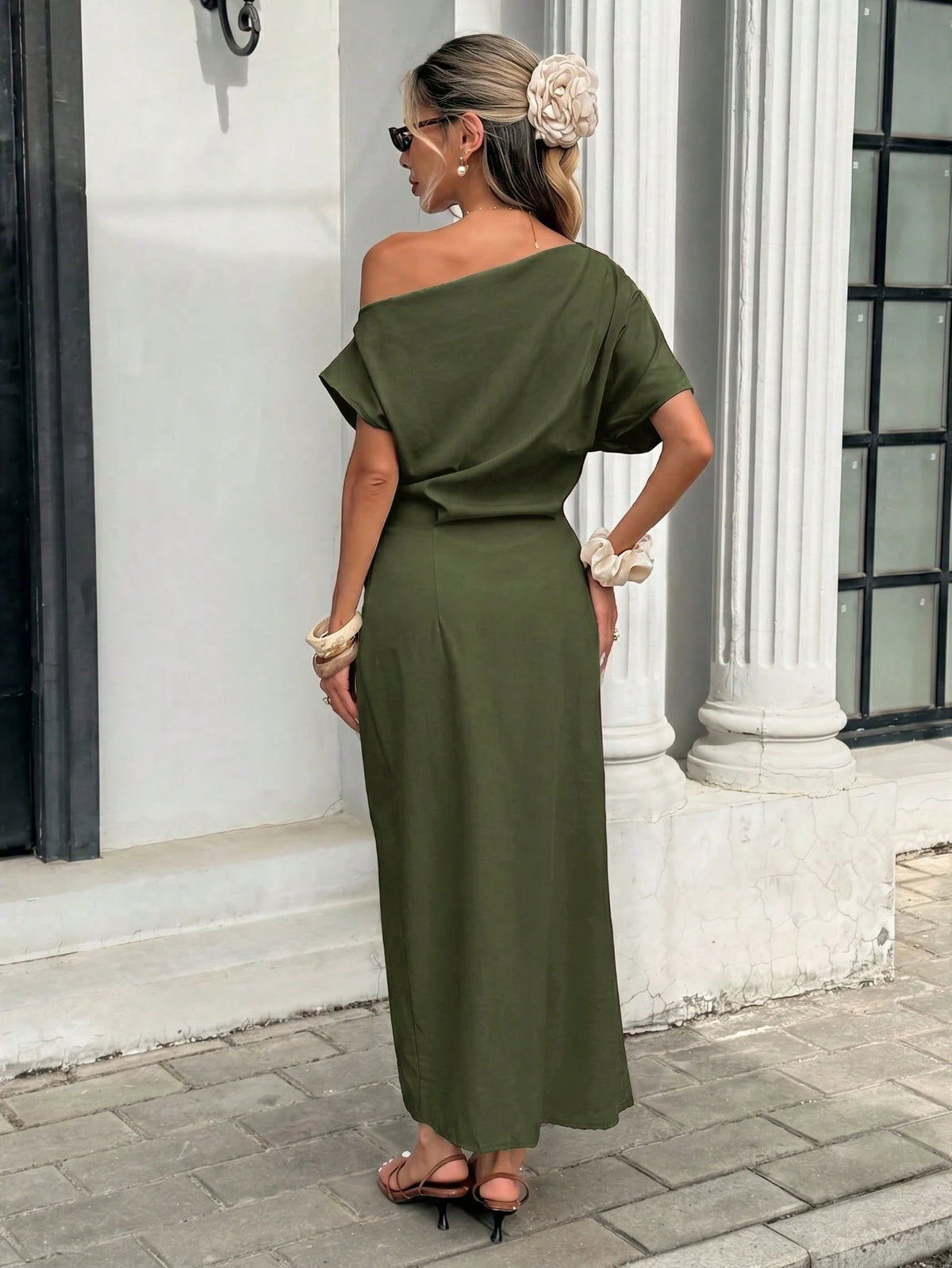 Serisse Vestido Longo Elegante com Decote Assimétrico e Decoração de Metal em Cor Sólida para Mulheres