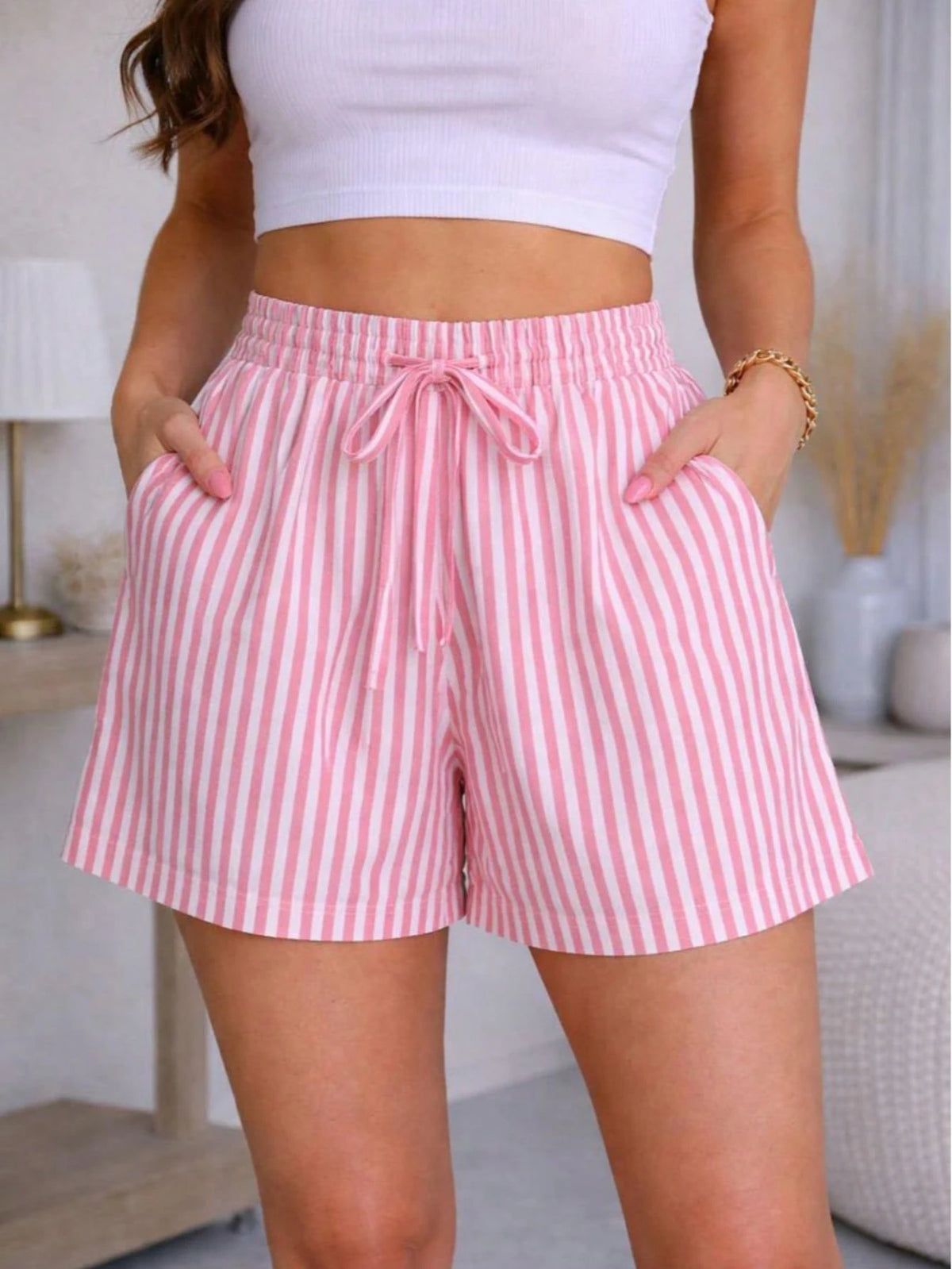 Short Feminino Listrado Cintura Alta com Cintura Elástica e Cordão