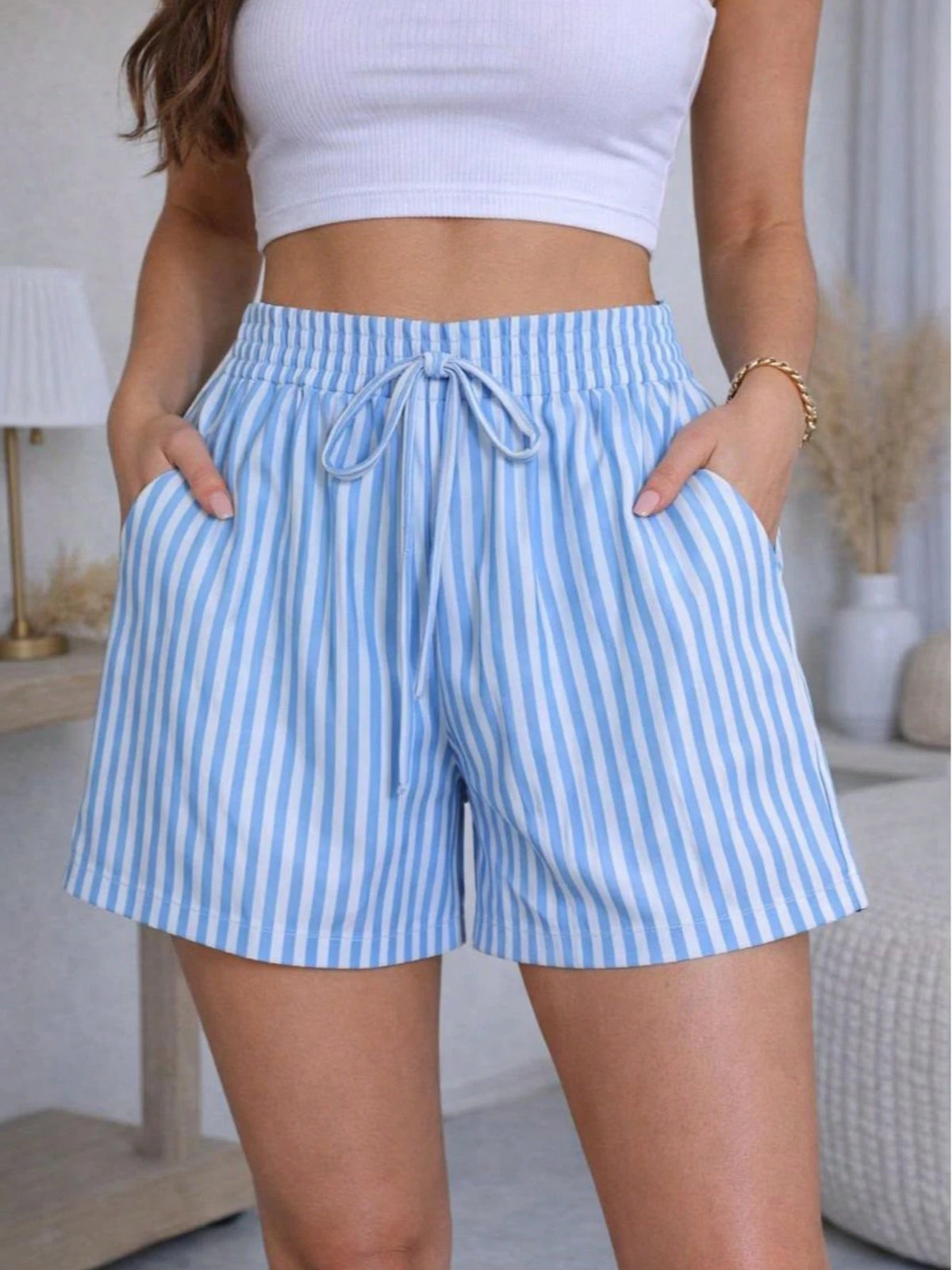 Short Feminino Listrado Cintura Alta com Cintura Elástica e Cordão