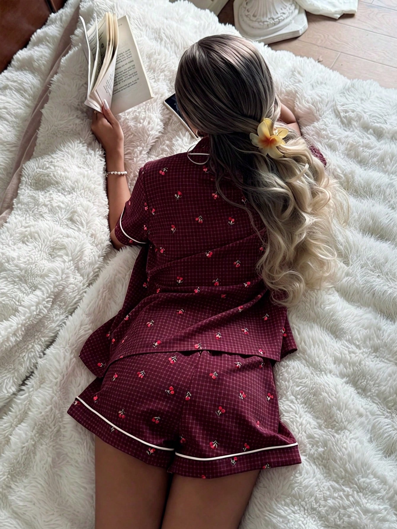 Pijama Americano Feminino Manga Curta e Short com Estampa Xadrez com Cereja
