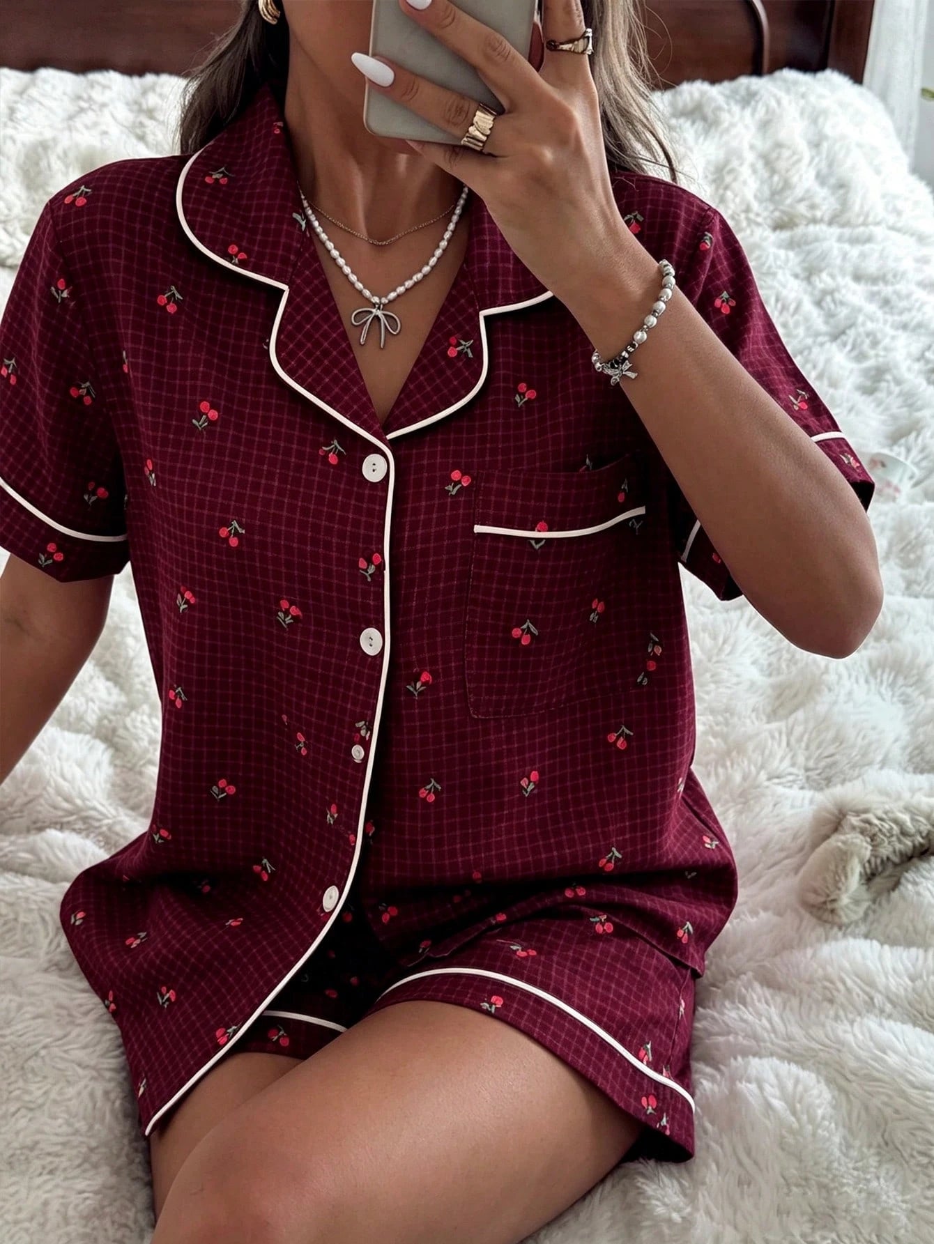 Pijama Americano Feminino Manga Curta e Short com Estampa Xadrez com Cereja