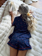 Pijama Americano Feminino Manga Curta e Short com Estampa Xadrez com Cereja