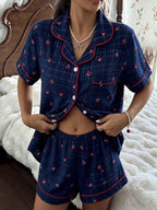 Pijama Americano Feminino Manga Curta e Short com Estampa Xadrez com Cereja