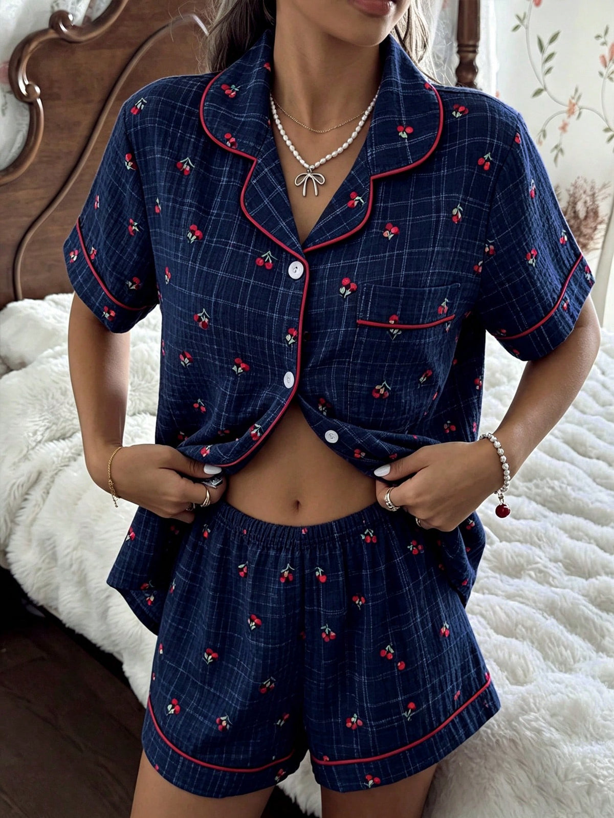 Pijama Americano Feminino Manga Curta e Short com Estampa Xadrez com Cereja