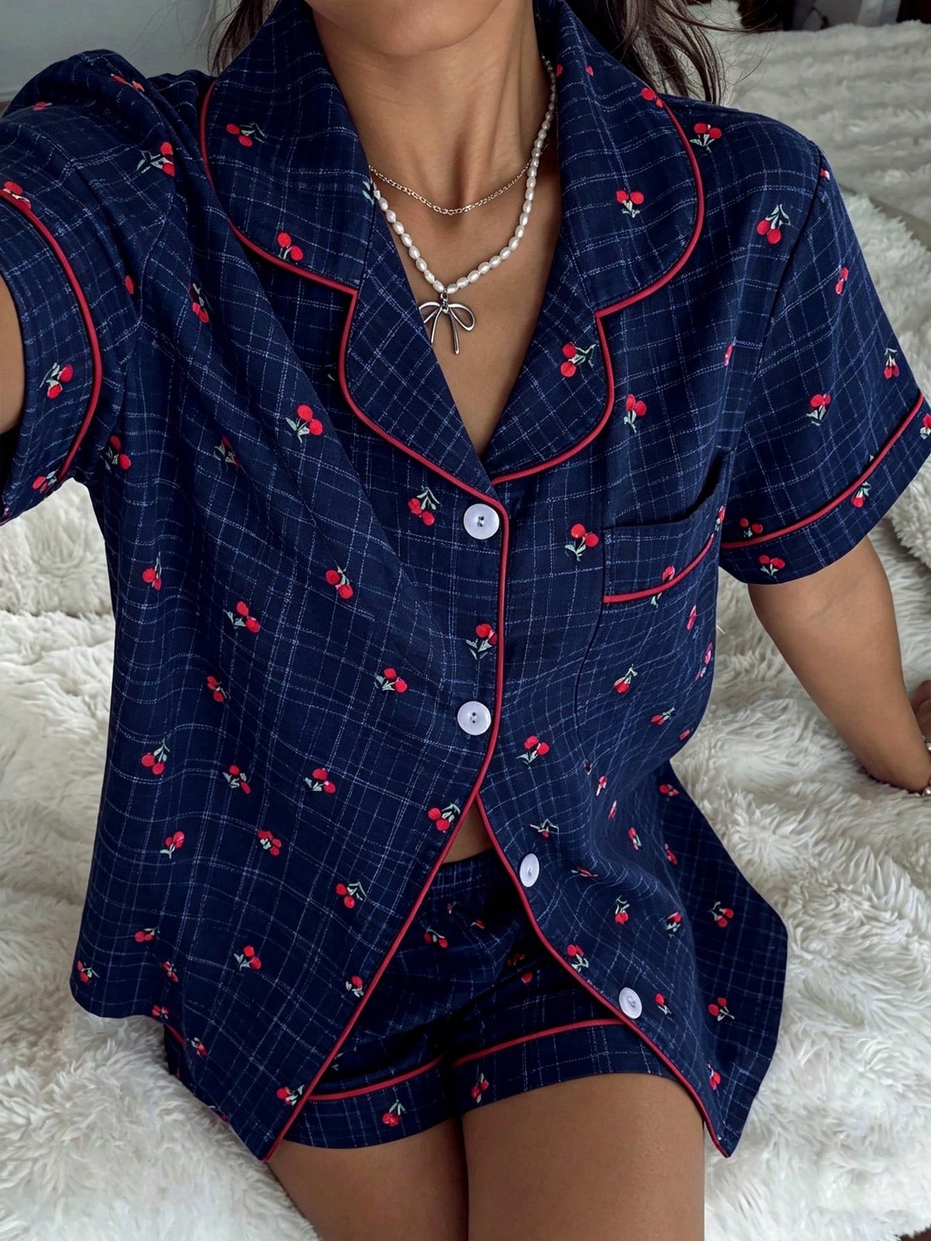 Pijama Americano Feminino Manga Curta e Short com Estampa Xadrez com Cereja