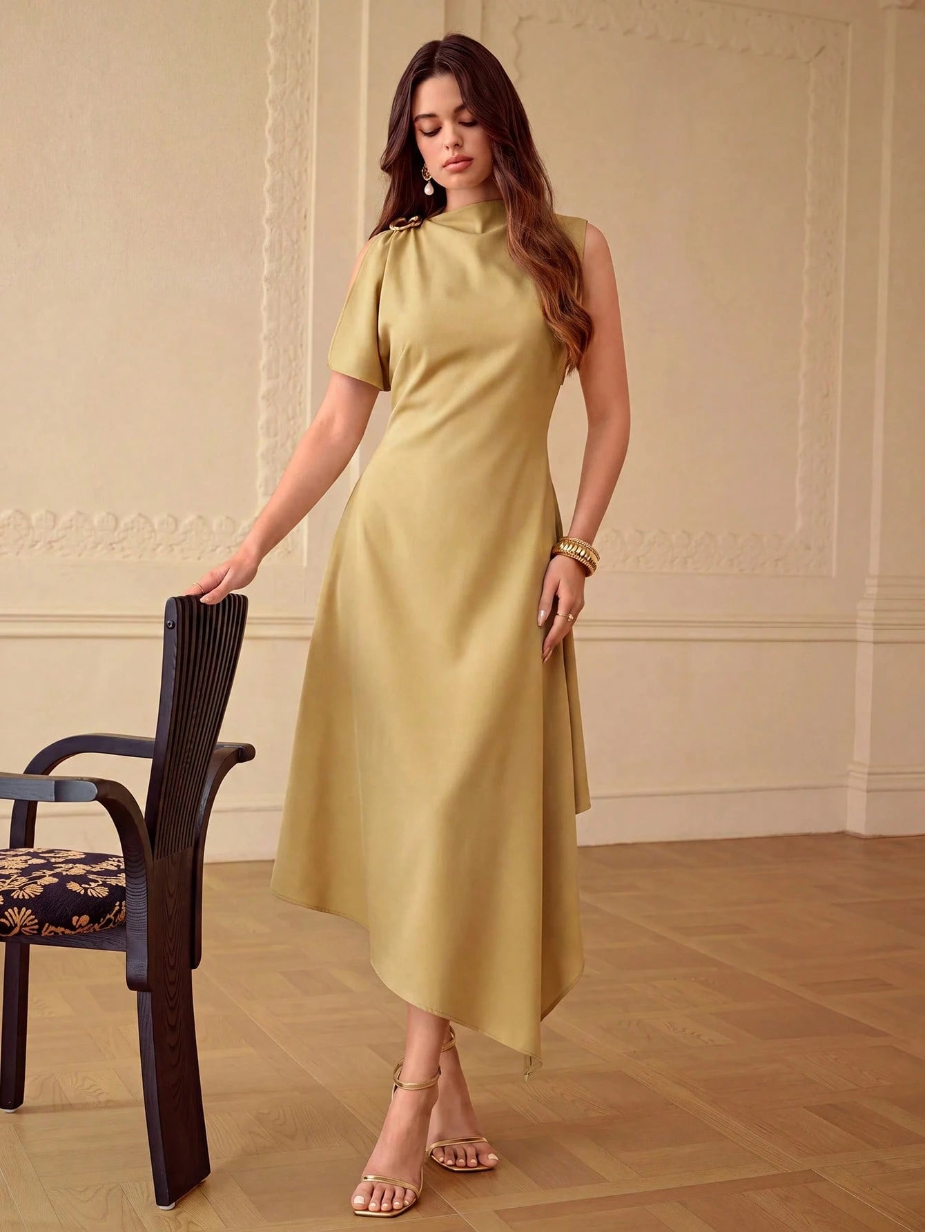 Vestido Midi Feminino Elegante Bainha Assimétrica com Detalhe no Ombro