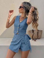 Conjunto Feminino Shorts-Saia e Colete Listrado com Laço