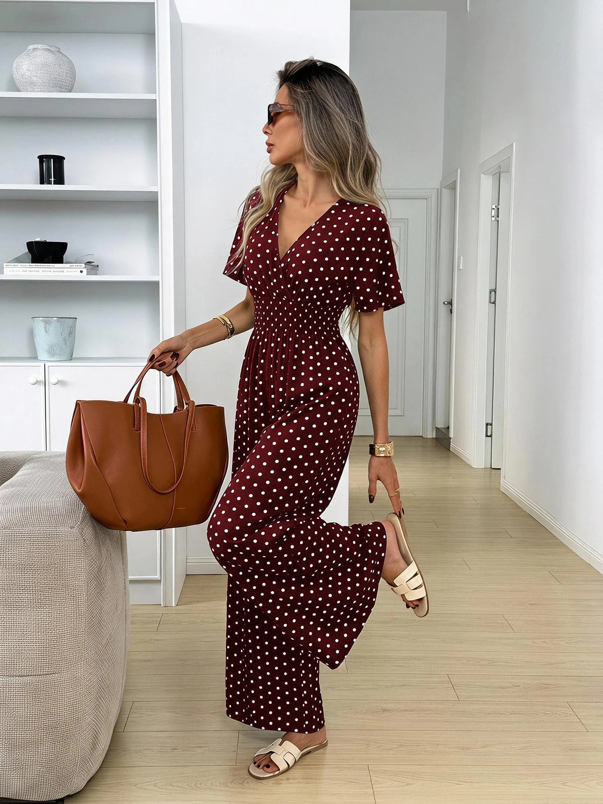 Macacão Pantalona Feminino Estampa de Poá Decote V Manga Curta