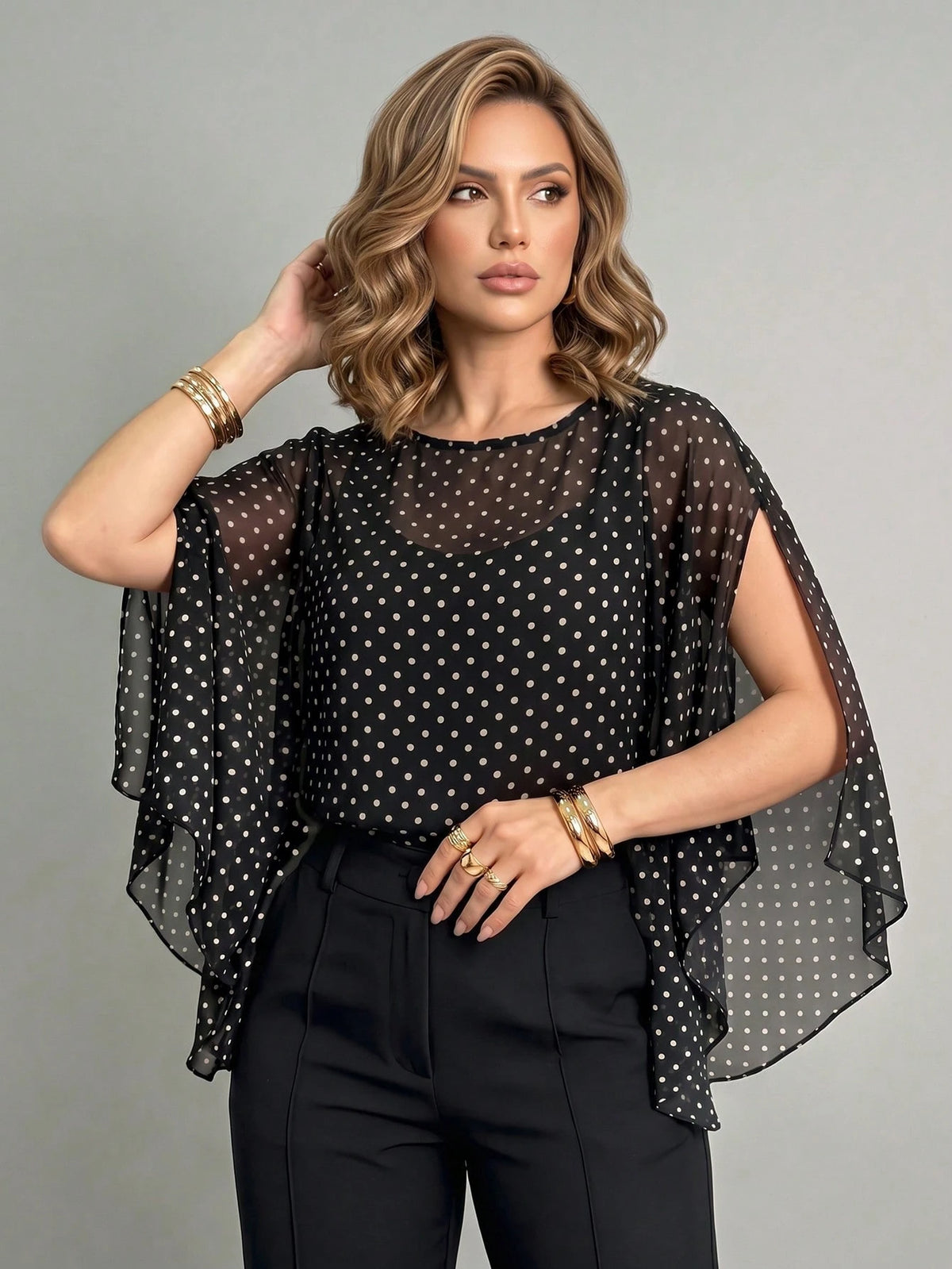Blusa Feminina Terceira Peça com Poá em Chiffon Transparente Sem Forro