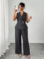 Conjunto Plus Size de Alfataria Colete e Calça Risca de Giz com Botões