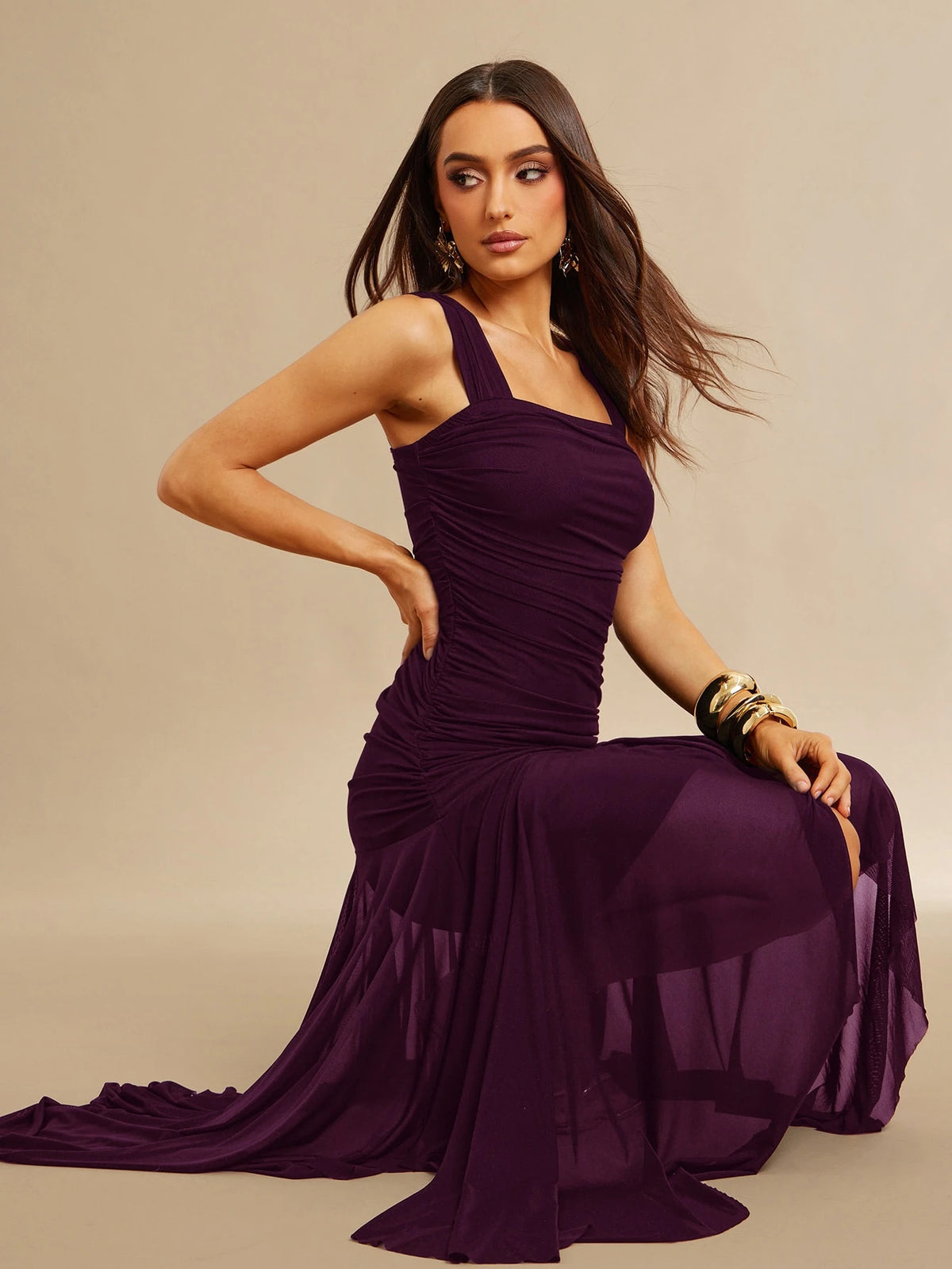 Silquee Vestido Elegante Preto de Verão Sexy para Festa de Bar da com Alças Largas, Silhueta Assimétrica em A com Babados de Renda e Fenda Alta