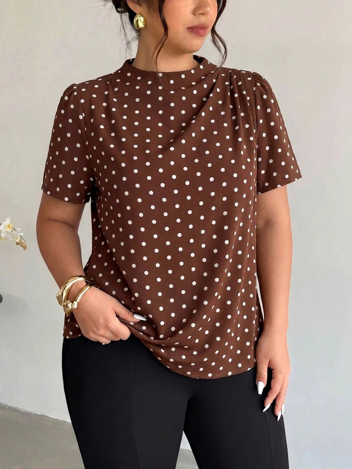 Blusa Plus Size Feminina Gola Alta Manga Curta
