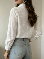 Camisa Feminina Elegante  com Bordado e Botões na Frente