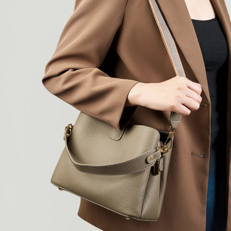Bolsa Feminina em Couro Legítimo Média de Ombro e Transversal