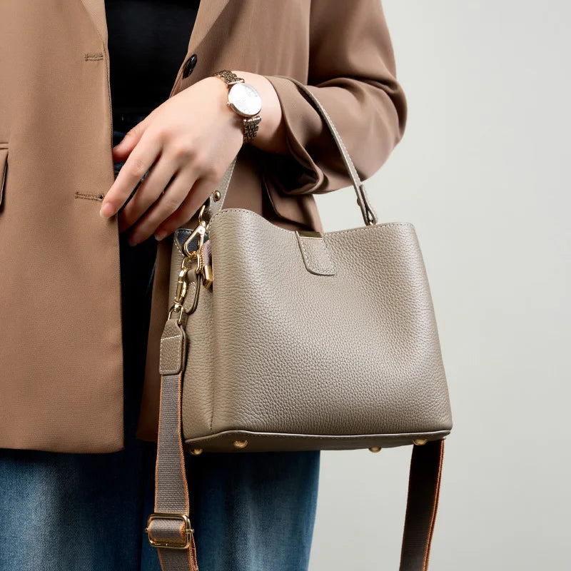 Bolsa Feminina em Couro Legítimo Média de Ombro e Transversal