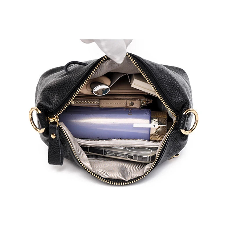 Bolsa Feminina Tiracolo de Couro com Zíper Frontal Média