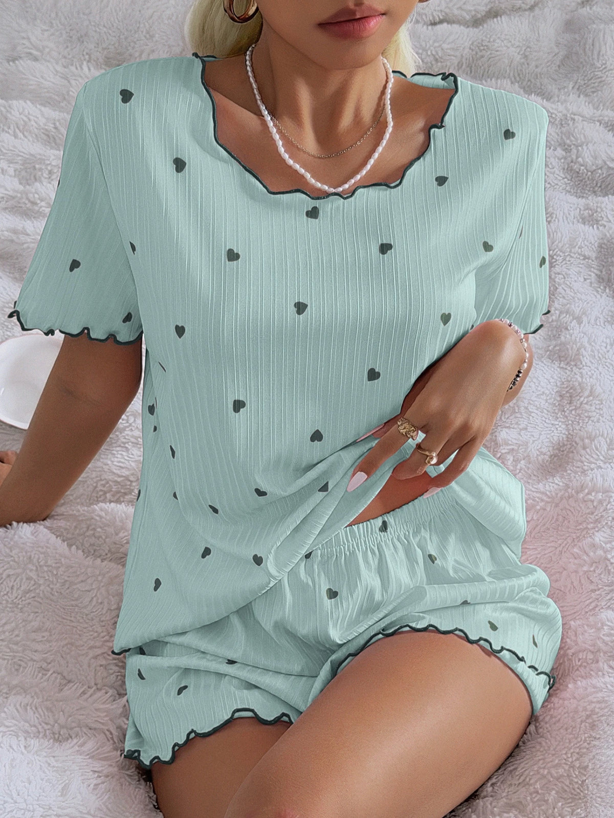 Pijama Feminino Blusa e Short Confortável Estampa Coração