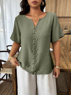 Weeklong Top Solta de Manga Curta com Recorte Floral e Babados para Mulheres Plus Size, Ideal para Férias de Primavera/Verão
