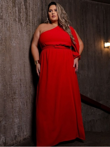 Vestido Feminino Manga Única Plus Size Curve Longo Com Fenda e Abertura Na Manga Elegante