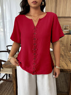 Weeklong Top Solta de Manga Curta com Recorte Floral e Babados para Mulheres Plus Size, Ideal para Férias de Primavera/Verão